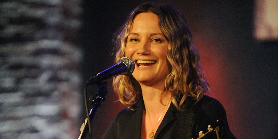 Jennifer Nettles Hopes Life on the Road Gives Life Experiences to Son