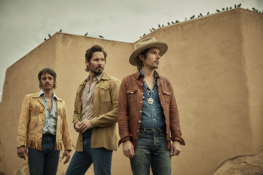 Midland Gets Soulful in Acoustic Rendition of ‘Check Cashin’ Country’