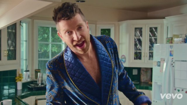 Brett Eldredge Takes Fans Behind-the-Scenes of ‘Somethin’ I’m Good At’
