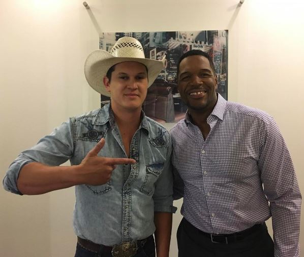 Jon Pardi Plays With Puppies, Performs on ‘Good Morning America’