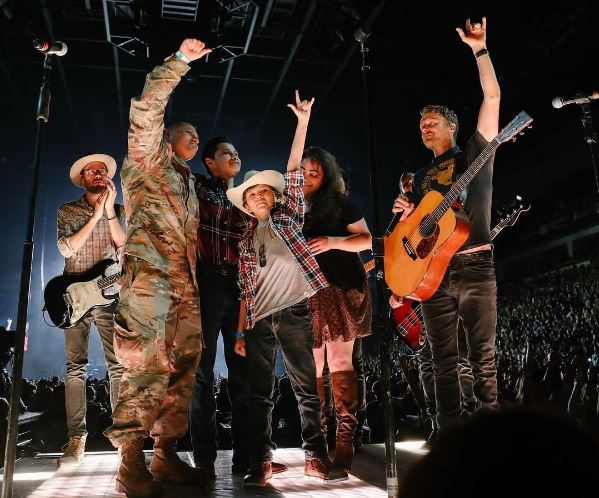 Dierks Bentley Surprises Family at Meet-and-Greet with Military Homecoming
