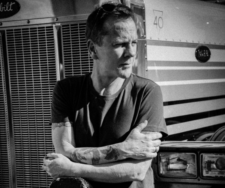 Kiefer Sutherland Trades the Presidency for Jail in ‘Shirley Jean’ Music Video