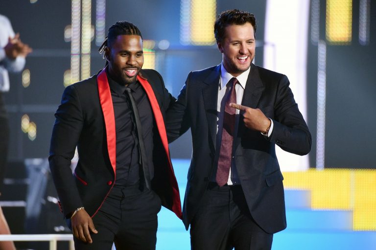 Luke Bryan and Jason Derulo Heat Up CMT Awards Stage with ‘Want To Want Me’