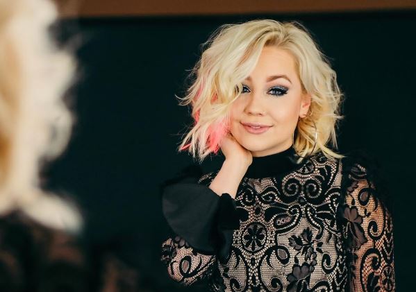 RaeLynn Surprises Fans with Announcement of Her New Single, ‘Lonely Call’