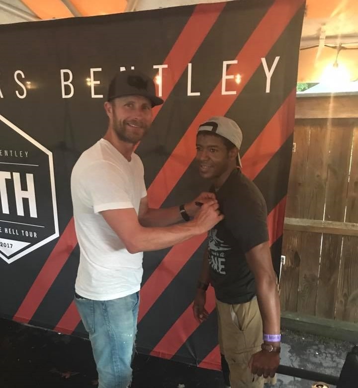 Dierks Bentley Meets With Wounded Veteran