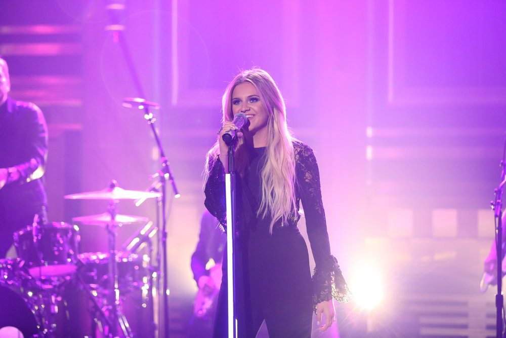 Kelsea Ballerini Acts Out for Charades, Performs ‘Legends’ on ‘Tonight Show’