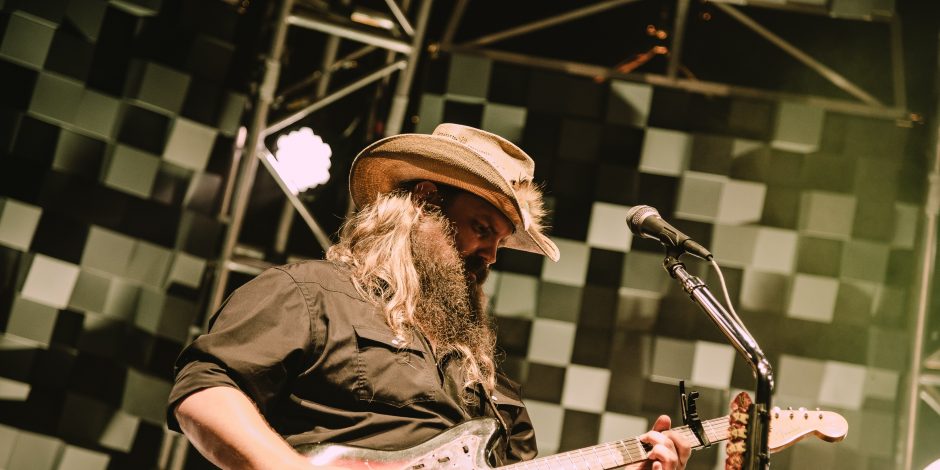 Chris Stapleton Puts Powerhouse Vocals on Display in New Jersey