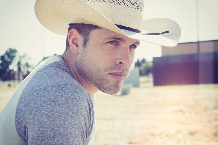 Dustin Lynch: The Cover Story