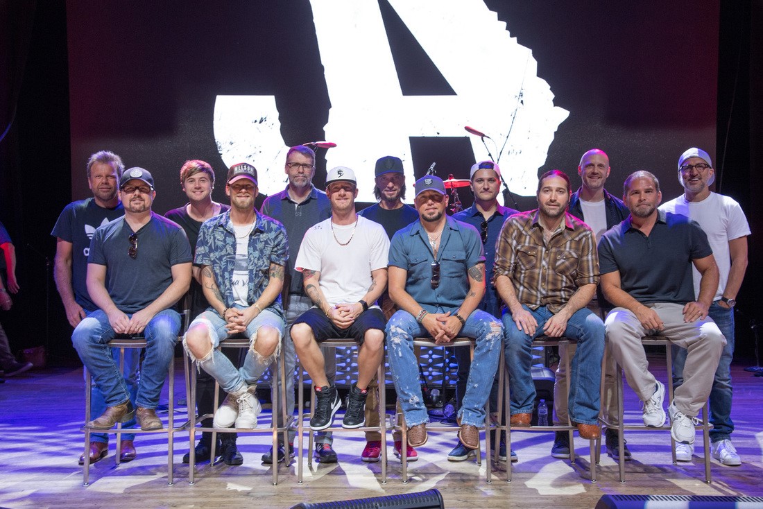 Jason Aldean Commemorates Triple No. 1s With Songwriters and Fans
