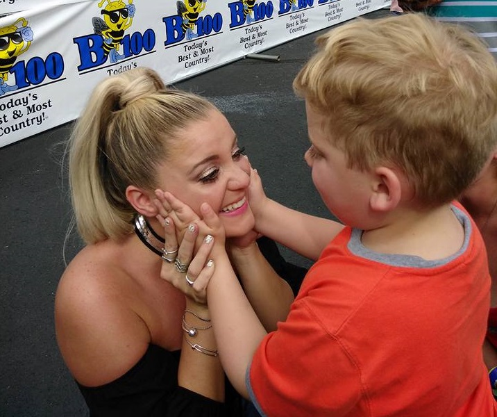 Lauren Alaina Creates Memorable Experience for Seven-Year-Old Blind Fan