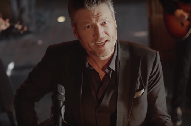 Blake Shelton Plays the Wedding Singer in ‘I’ll Name the Dogs’ Video