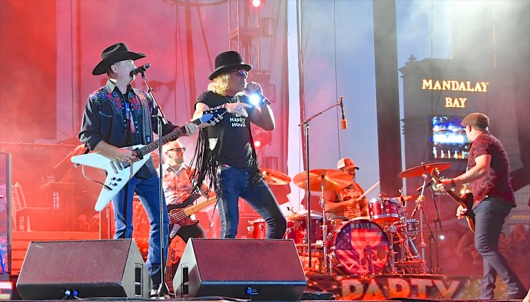 Big & Rich Sing ‘God Bless America’ with Festival Crowd Hours Before Shooting