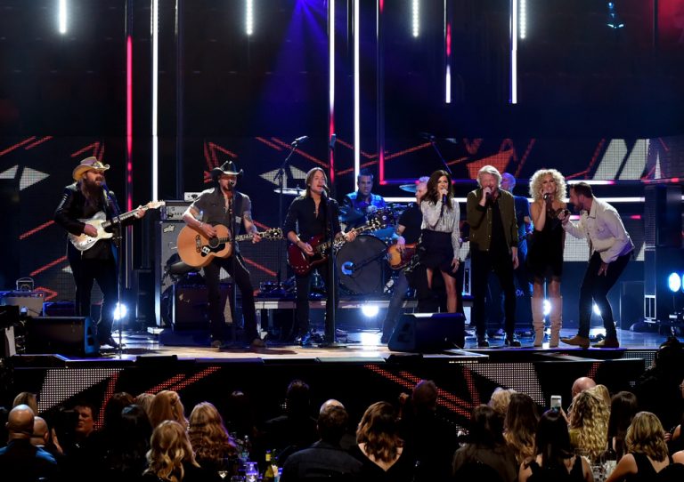 Jason Aldean, Keith Urban, Little Big Town and Chris Stapleton Perform ‘I Won’t Back Down’ at 2017 CMT Artists of the Year
