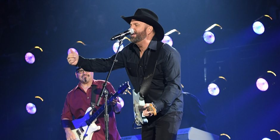 Garth Brooks Admits To Lip-Syncing His CMA Awards Performance