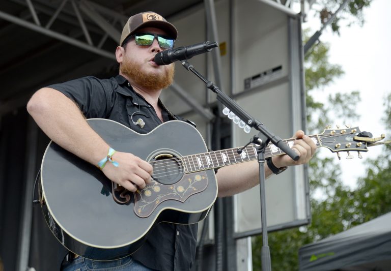 Luke Combs Extends Don’t Tempt Me With A Good Time Tour