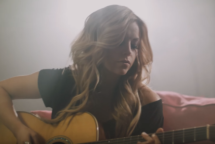 Lindsay Ell Gets a Little ‘Filthy’ on Justin Timberlake Acoustic Cover