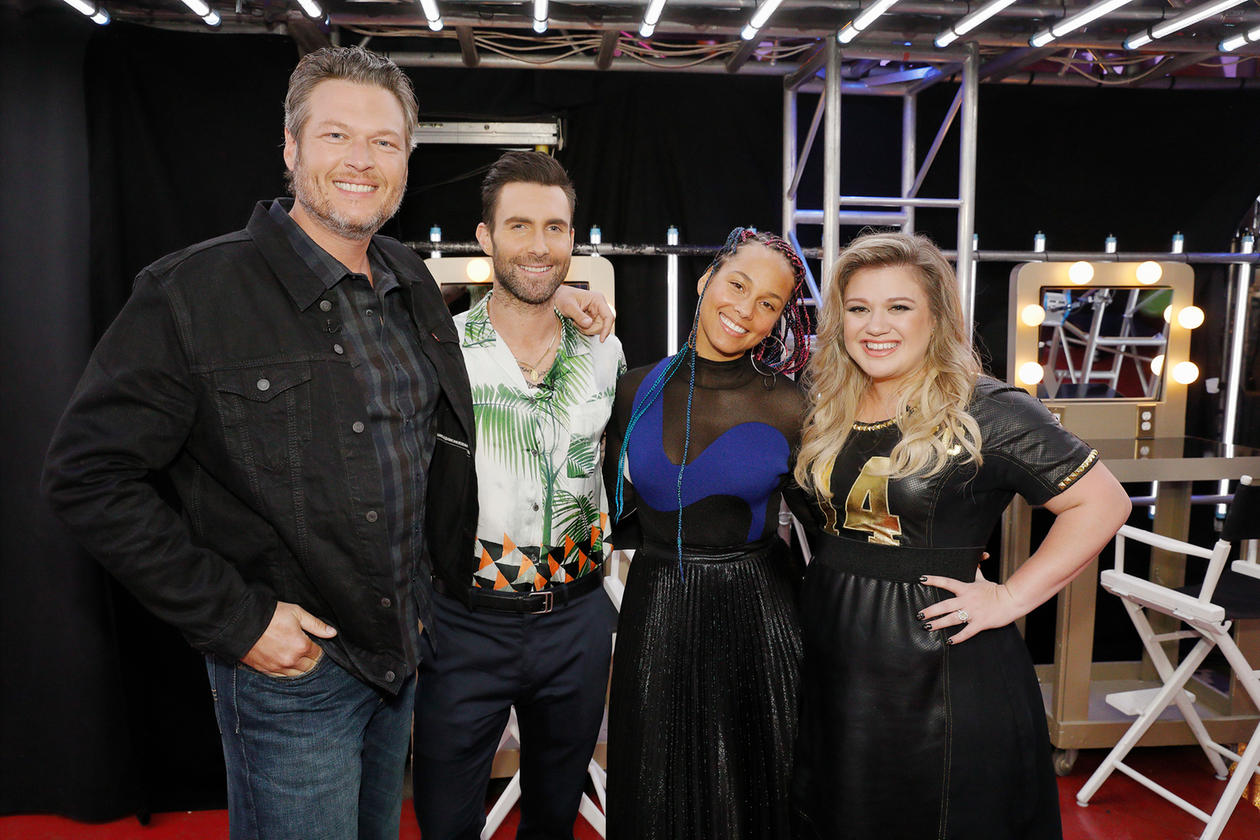 Blake Shelton & Kelly Clarkson Go Head-To-Head on Season 14 ‘The Voice’ Premiere