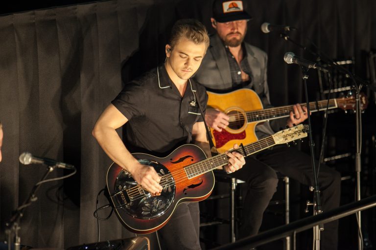 Hunter Hayes Premieres Mini-Movie, ‘Pictures’