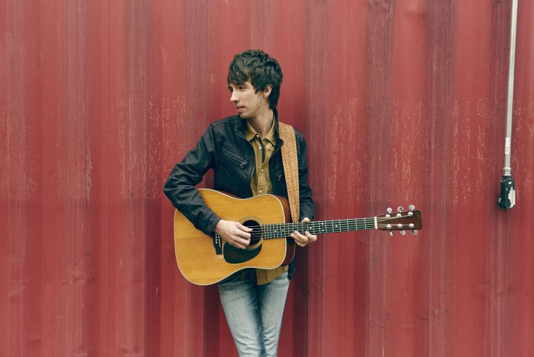 Mo Pitney Offers Insight Into Thoughtful New Songs
