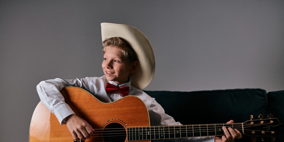 Walmart Yodel Boy Mason Ramsey Scores First Single With ‘Famous’