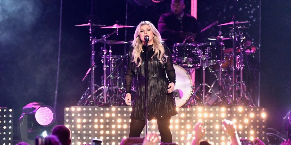 Kelly Clarkson Makes a Rocking Revival of ‘American Woman’