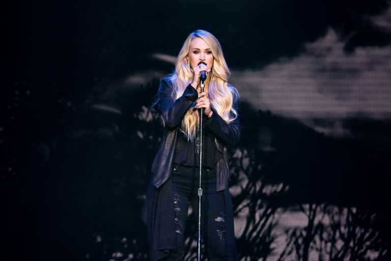 Carrie Underwood Dazzles During Atlantic City Concert