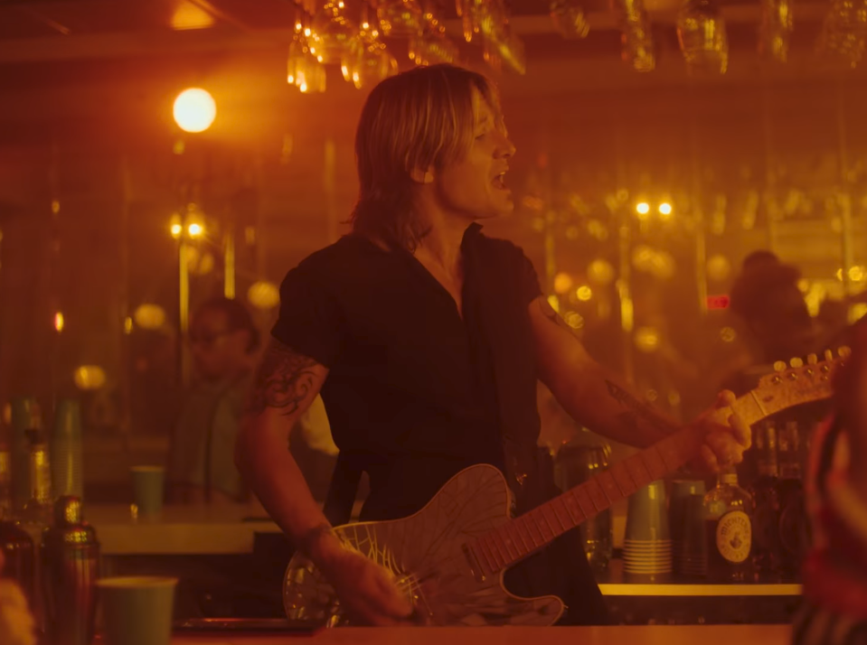Keith Urban Gets Funky in ‘Never Comin Down’ Video