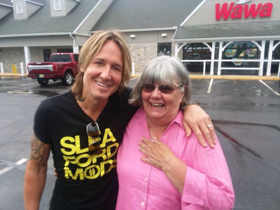 Substitute Teacher Offers Keith Urban Cash to Pay for Items at New Jersey Wawa
