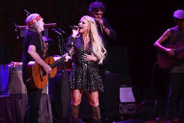 Jessica Simpson Returns to the Stage for Willie Nelson Duet