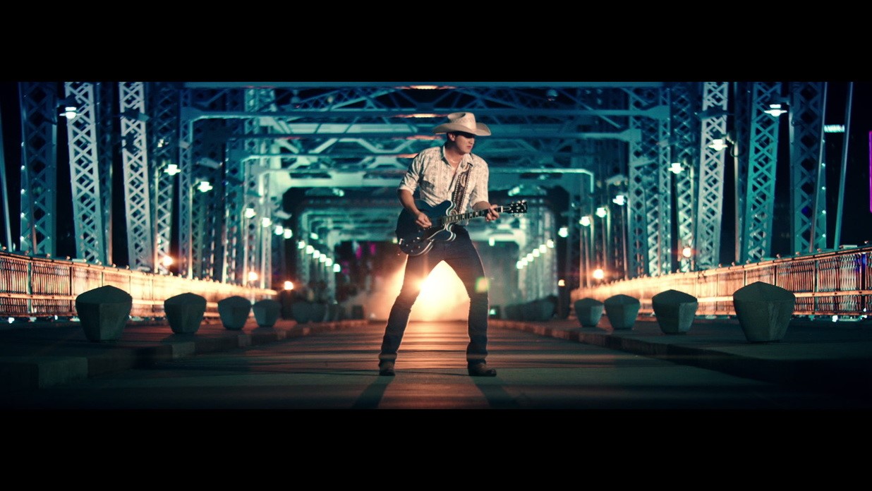 Jon Pardi Takes Over Downtown Nashville in New ‘Night Shift’ Video