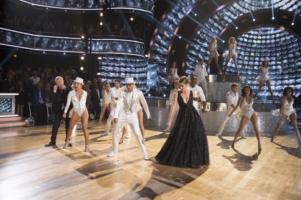 Winner of <em></noscript>Dancing With the Stars</em> Crowned–Did Bobby Bones Take Home the Mirrorball?
