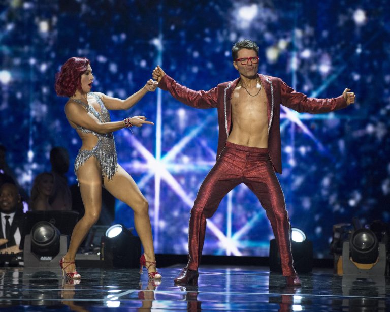 Bobby Bones Jives His Way Into the Finals on <em></noscript>Dancing With the Stars</em>