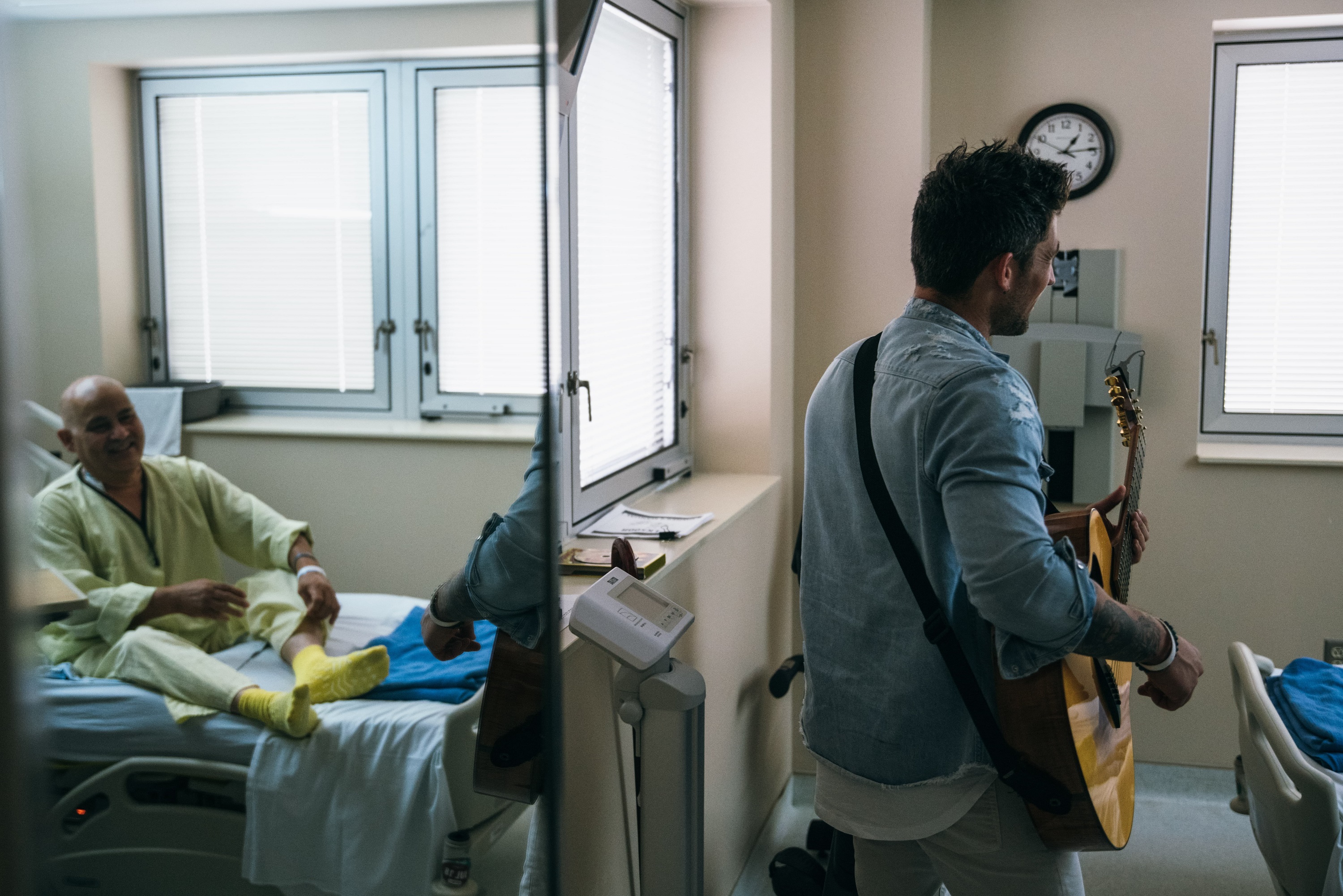 Michael Ray performs for patients at the Nashville VA as part of Musicians on Call