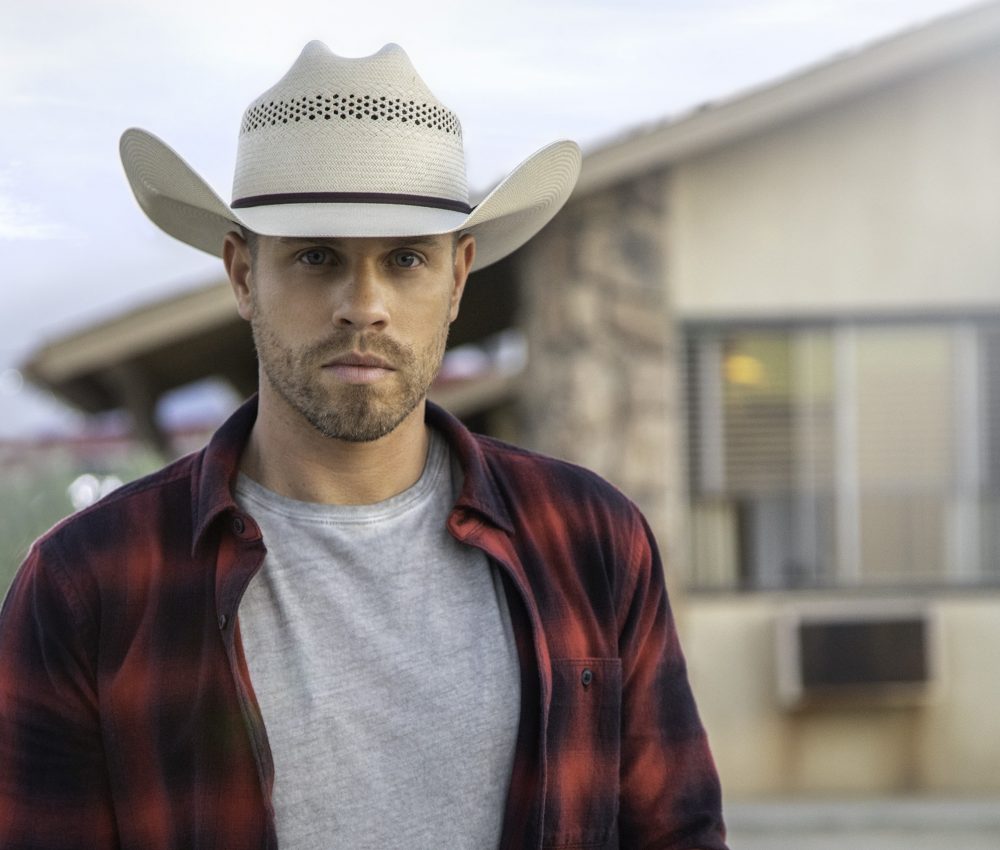 Dustin Lynch’s ‘Good Girl’ Lands at No.1 on Country Radio