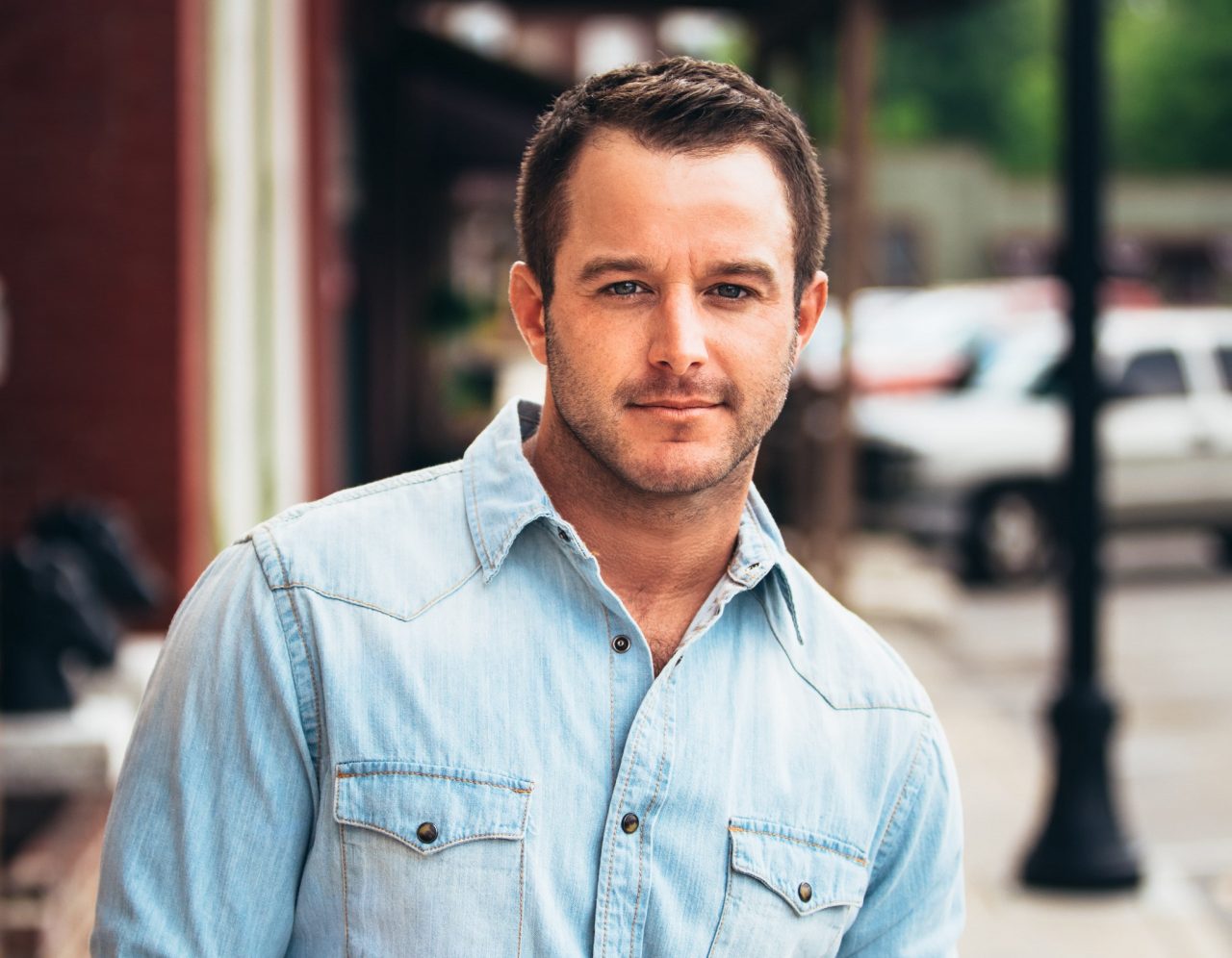 Easton Corbin Gets Back to His Roots in ‘Somebody’s Gotta Be Country’