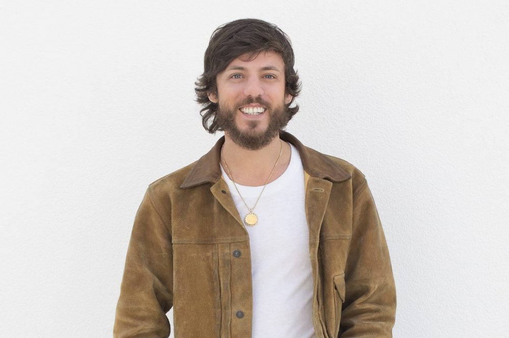 Chris Janson Highlights Family in Official ‘Good Vibes’ Video