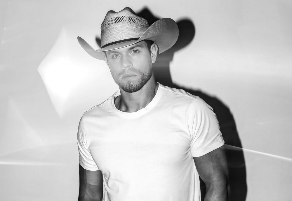 Check Out Dustin Lynch’s Vibey New ‘Ridin’ Roads’ EP