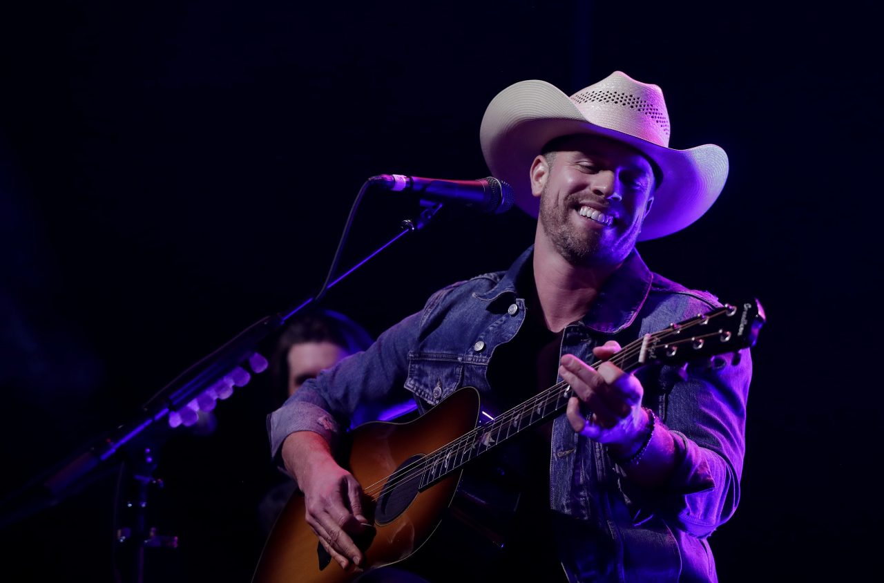 Dustin Lynch is Gearing Up for 2019 Very Hot Summer Tour