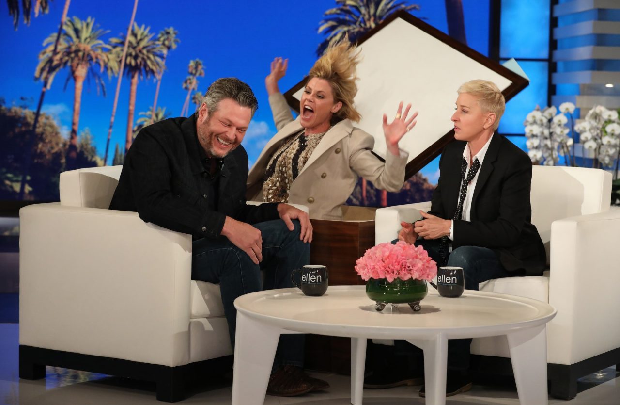 Blake Shelton Gets Spooked By Julie Bowen on ‘The Ellen Show’