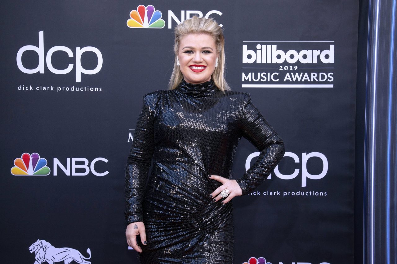 Kelly Clarkson Has Appendix Removed Hours After Hosting Billboard Music Awards