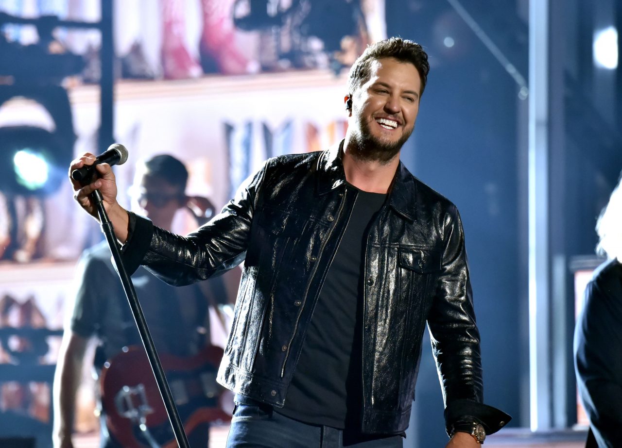 Luke Bryan Steps to No.1 for the 23rd Time With ‘Knockin’ Boots’