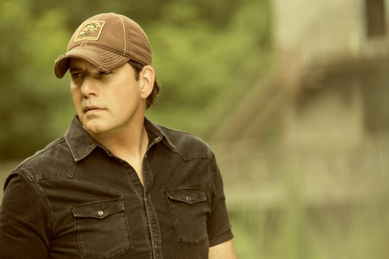 Five of the Best Moments on Rodney Atkins’ New Album, ‘Caught Up In The Country’