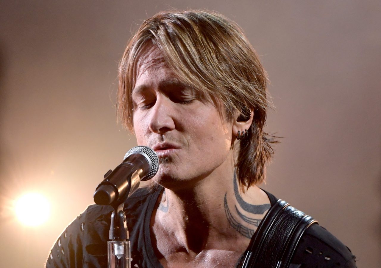 Keith Urban is Reflective at 2019 CMT Awards With ‘We Were’