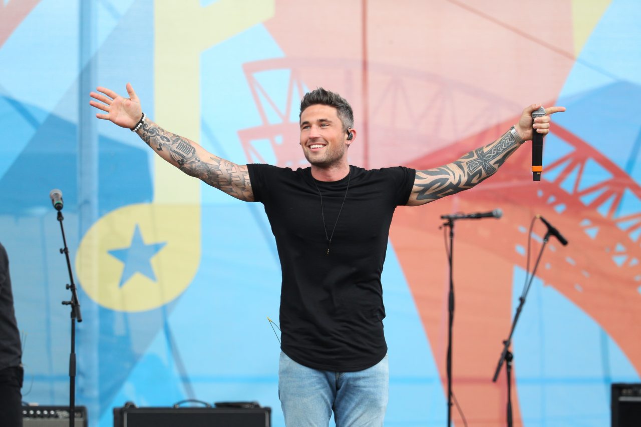 Michael Ray To Headline CMT On Tour With Special Guests Jimmie Allen And Walker County