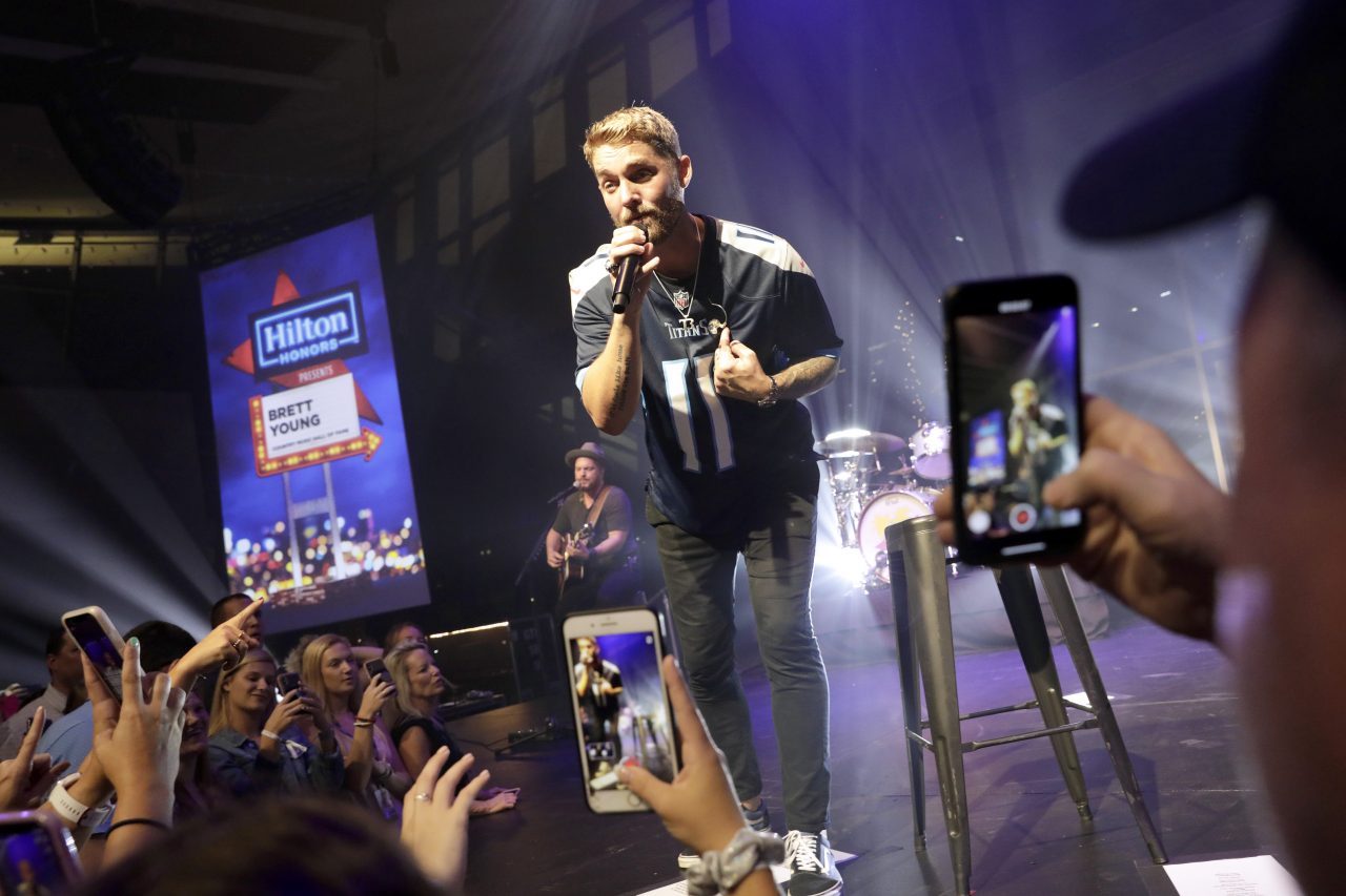 Brett Young Entertains for Exclusive Hilton Honors Members Show