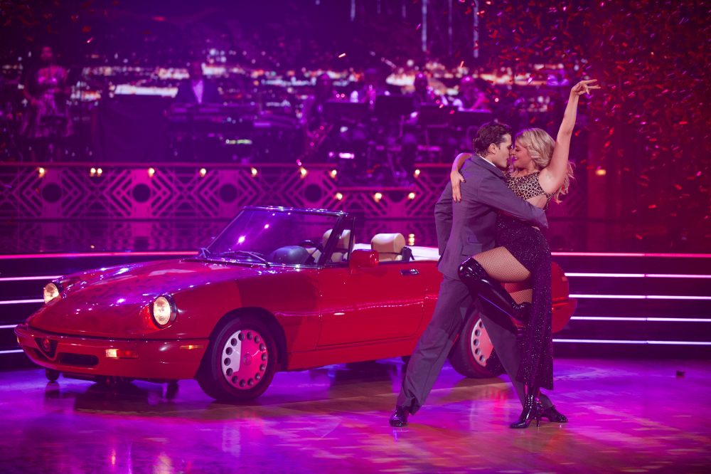 Dancing with the Stars: Lauren Alaina Channels Julia Roberts for Movie Night