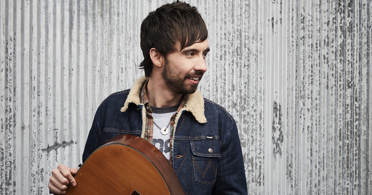 Album Review: Mo Pitney's 'Ain't Lookin' Back.