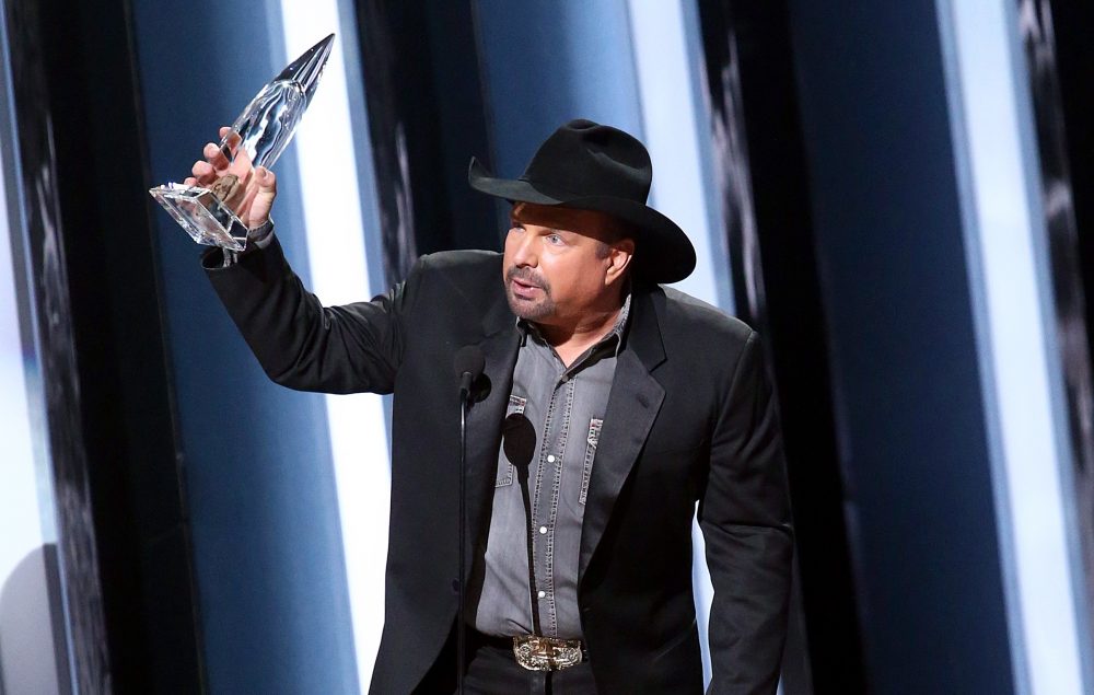 Garth Brooks Removes Himself From CMA Entertainer of the Year Ballot