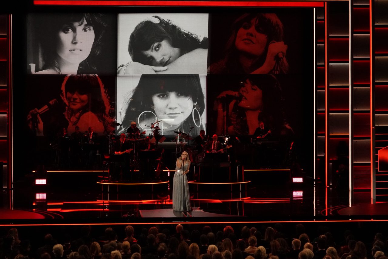 See Carrie Underwood Tribute Linda Ronstadt at Kennedy Center Honors