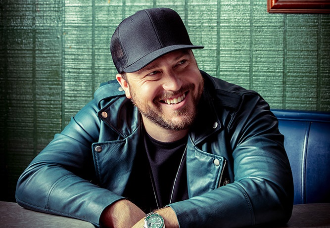 Mitchell Tenpenny Posts Hilarious Video Of Garbage Can Surprise